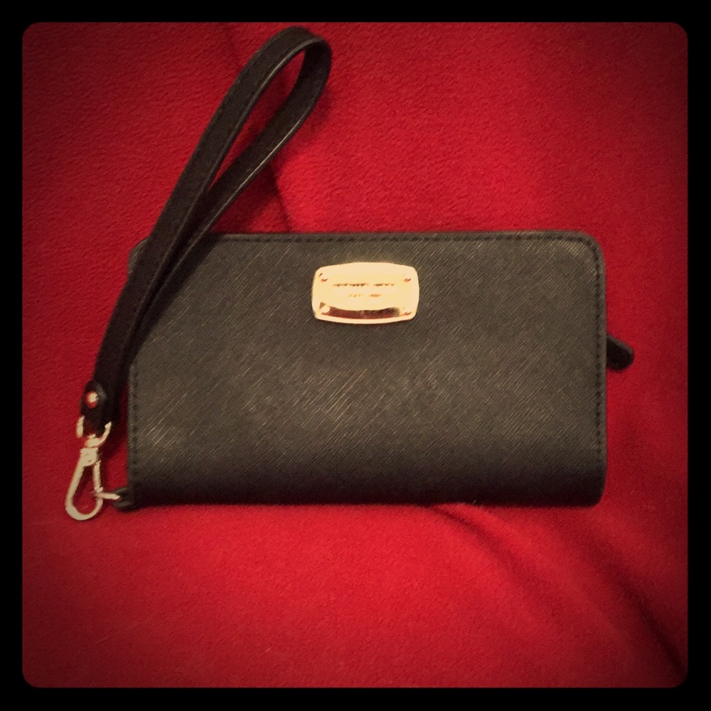 Micheal kors wristlet